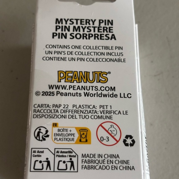 Peanuts Mystery Pin Collection - Picture 2 of 2